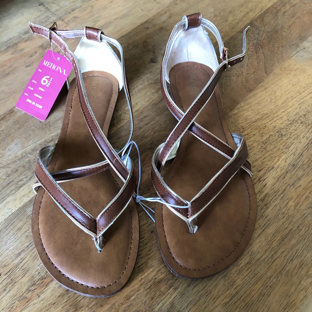 Flat sandals